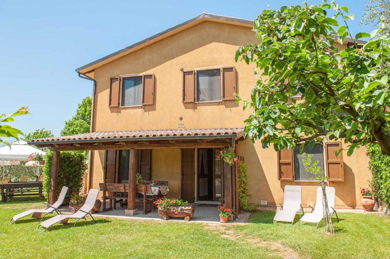 Agriturismo Le Dolci Colline Valfabbrica Exterior foto