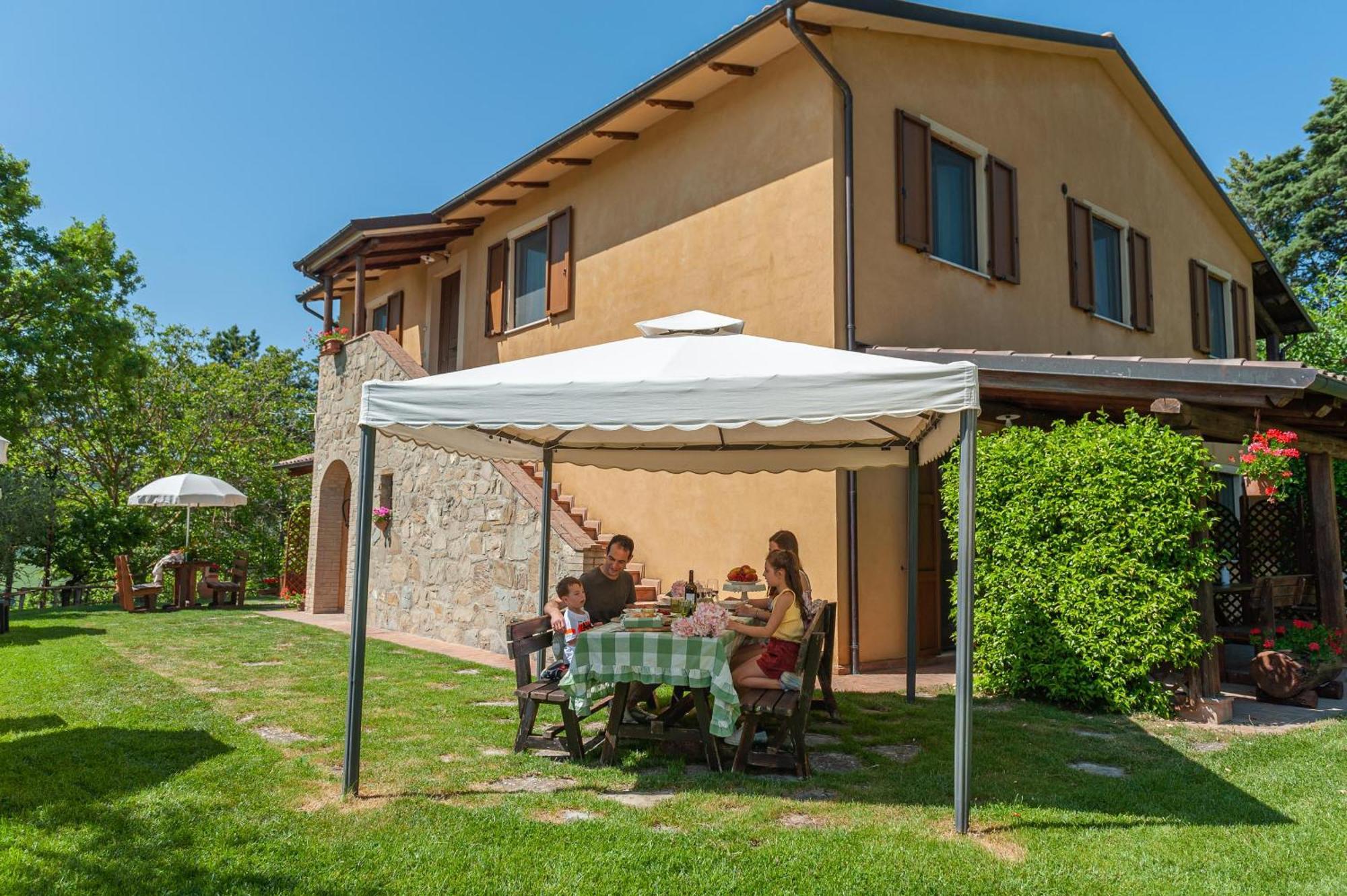 Agriturismo Le Dolci Colline Valfabbrica Exterior foto